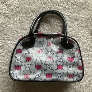Skull and Heart Patterned Travel Bag